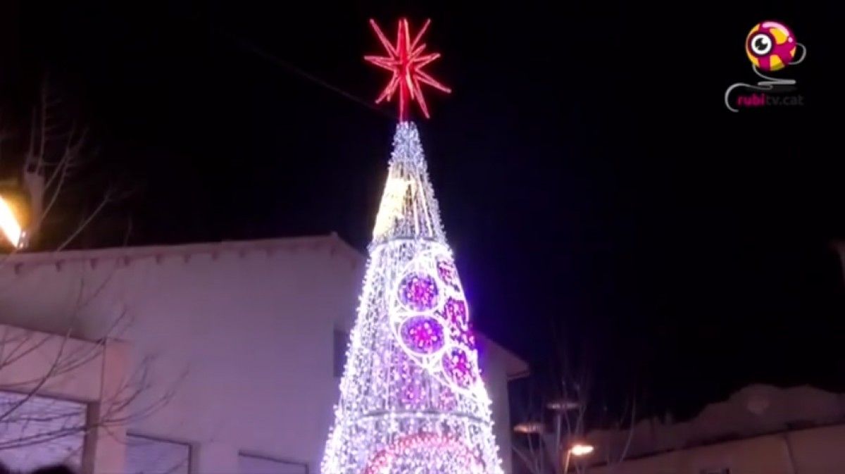 L'encesa de l'arbre de Nadal davant de l'Ajuntament