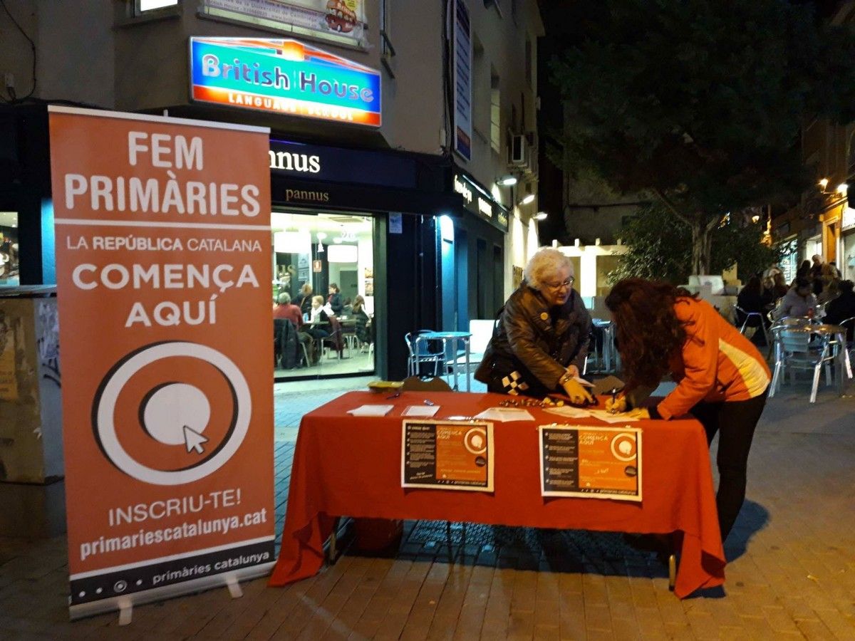 Paradeta informativa de les eleccions primàries a Rubí