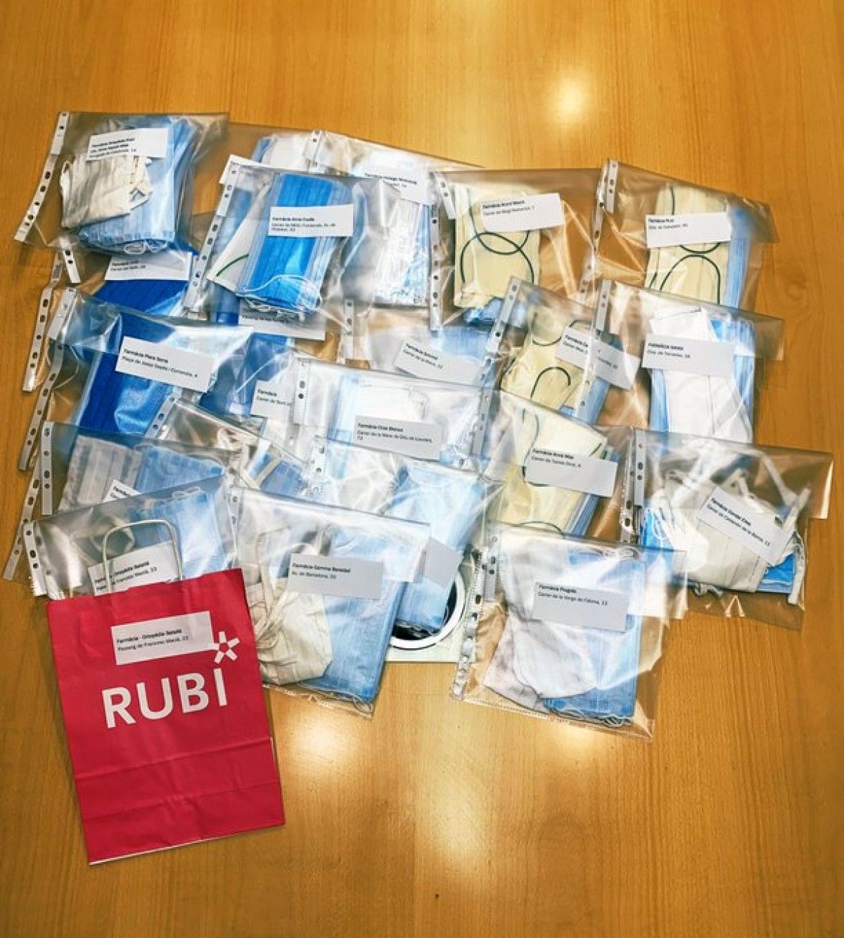 L'Ajuntament de Rubí distribueix el material rebut a la campanya de donacions