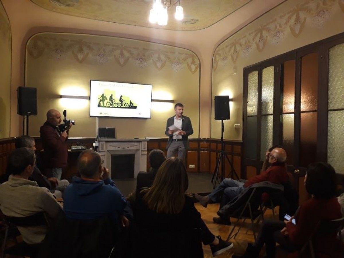 Xavier Corbera en una conferència per explicar el model de ciutat d'ERC el mes de novembre