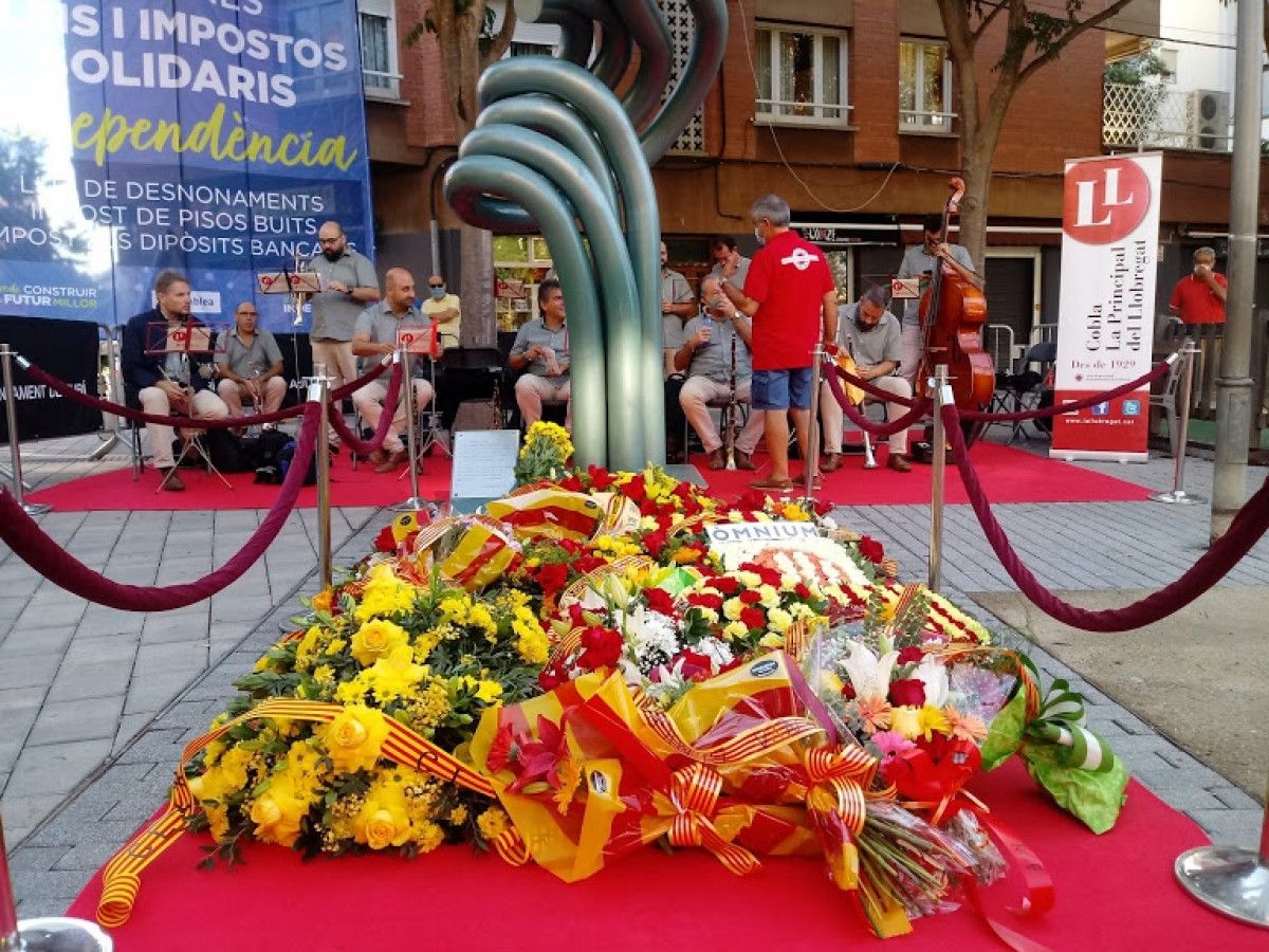 L'ofrena floral es farà a l'escultura Dempeus! de la plaça Onze de setembre
