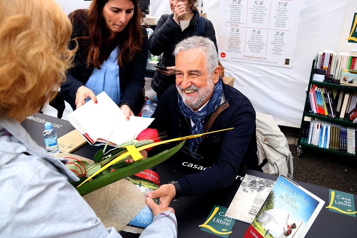 Rafel Nadal signant llibres per Sant Jordi 2019