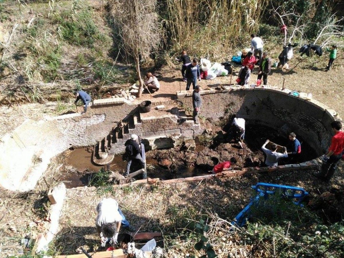 Voluntaris de Rubí d'Arrel van descobrir i restaurar la font de Sant Muç l'any 2012