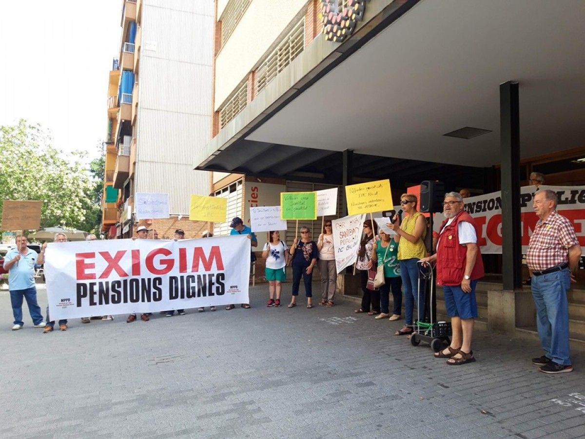 Imatge d'una manifestació davant del CAP Mútua Terrassa