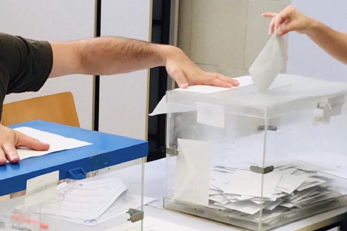 Imatge d'arxiu d'una urna en unes eleccions.