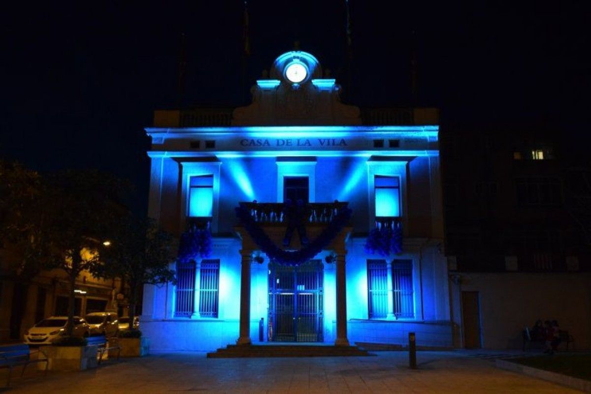 L'Ajuntament de Rubí es tornarà a vestir de blau aquest 2 d'abril